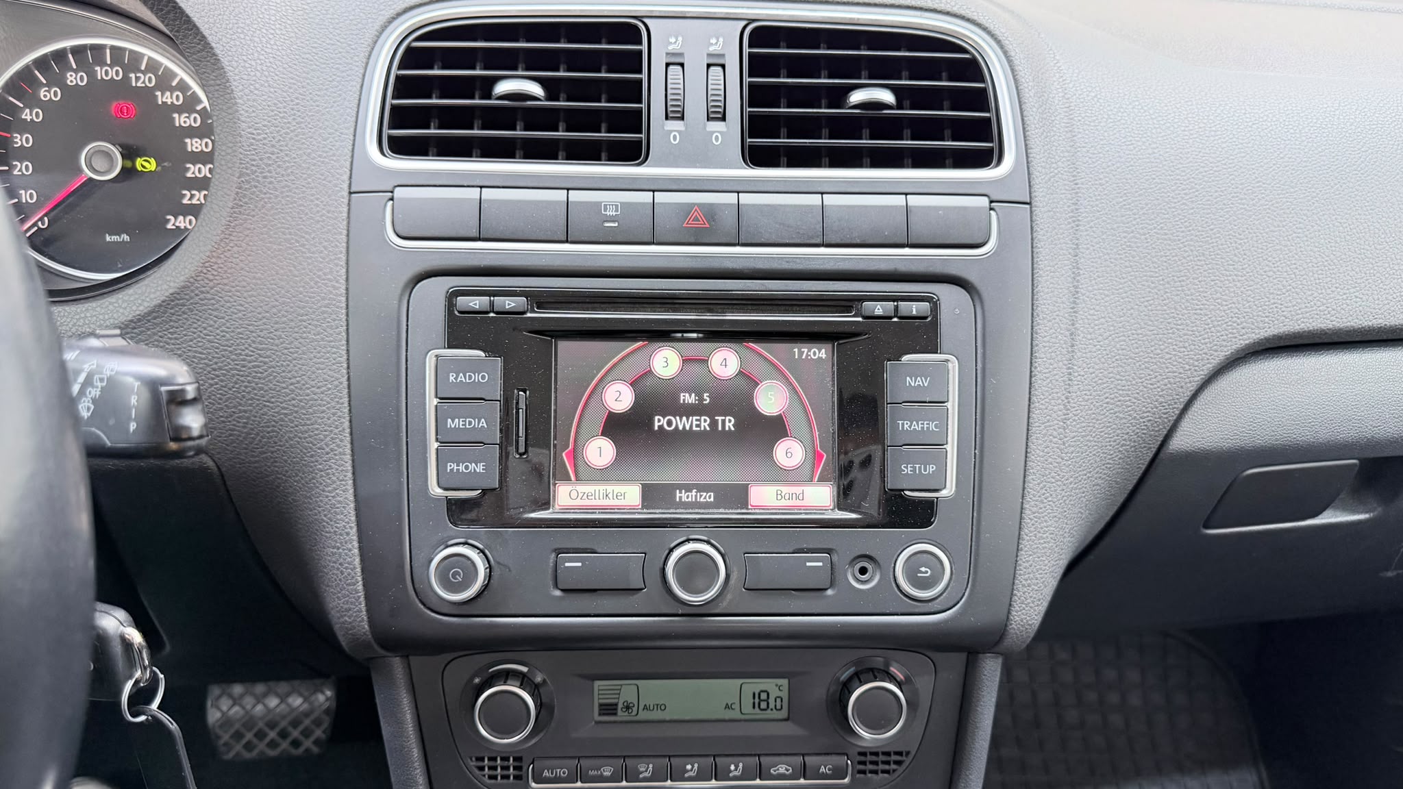 VOLKSWAGEN POLO 19